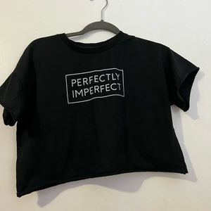 Black cropped tee